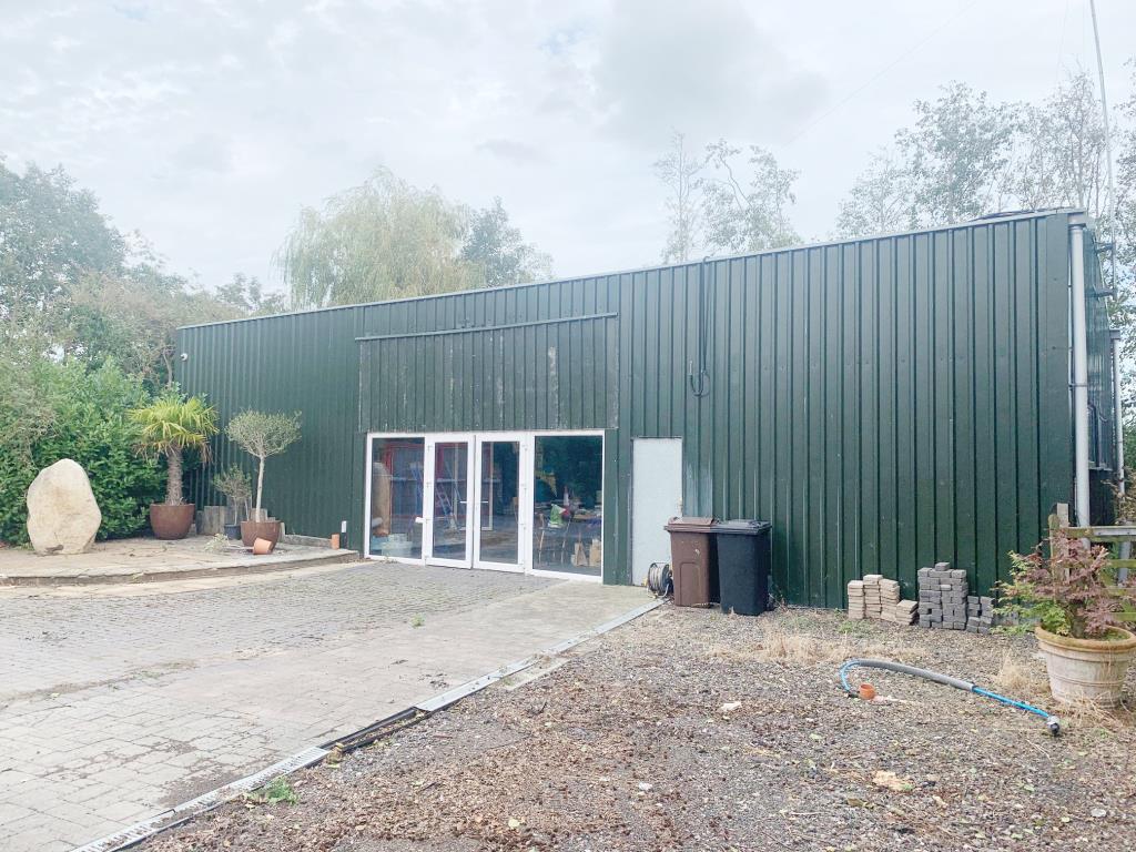 Lot: 37 - ARTIST'S STUDIO & LAND WITH POTENTIAL FOR VARIETY OF USES OR RESIDENTIAL CONVERSION - Main Building